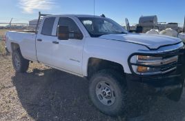 2018 Chevrolet 2500HD DoubleCab Pickup / 4X4 Gas V8 - Located: Nunn, Colorodo