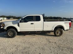 2017 Ford F250 SuperCab Pickup / 4X4 Gas V8 / Located: Victoria, TX