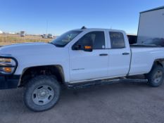 2018 Chevrolet 2500HD DoubleCab Pickup / 4X4 Gas V8 - Located: Nunn, Colorodo
