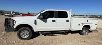 2019 Ford F250 CrewCab Utility Body / 4X4 Gas V8 - Located: Carlsbad, NM