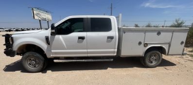 2022 Ford F250 CrewCab Utility / 4X4 Gas V8 - Located: Midland, Texas