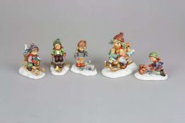Fünf Hummel Figuren zur Winterzeit