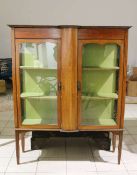 Salonvitrine, England, 1. V. 20. Jh.