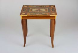 Nähtischchen mit Spieluhr