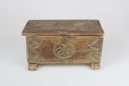 Kleine Truhe, Weichholz, wohl 16./17. Jh.