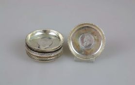 12 Schälchen mit Münzeinlage, Indien, Silber