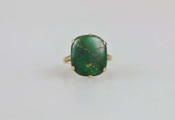 14K GG Ring mit dunkelgrünem Stein