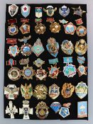 Russland, Konvolut von 36 Fallschirmjägerabzeichen