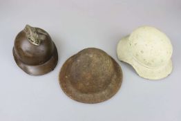 Zweiter Weltkrieg, Konvolut von 3 Stahlhelmen