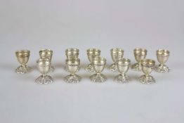 Set von 12 Eierbechern, 835er Silber
