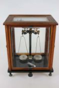 Antike Apothekerwaage 19. Jh.