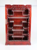 Wandvitrine/ Sammlerschrank