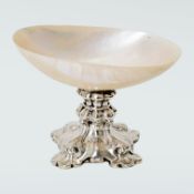 Perlmuttschale auf Silbersockel