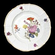 Meissen, ein Wandteller mit Blumenmotiv
