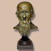 Bronzebüste eines bärtigen Mannes