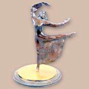 Tänzerin im langem Kleid