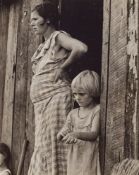 Arthur Rothstein, Wife and child of a sharecropper, Washington County, Arkansas