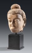 Kopf des Buddha Shakyamuni. Terrakotta. Pakistan, Gandhara. Kushan-Zeit, 3./4. Jh.