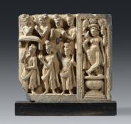 Großes Relief mit Adoranten und einer yakshi. Grauer Schist. Pakistan, Gandhara. Kushan-Zeit, 2./3.