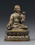 Bedeutende Figur des großen Sakya Meisters Sachen Kunga Nyingpo. Messingbronze. Westtibet. 16. Jh.