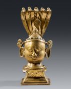 Seltener Shiva Mukhalinga. Gelbguss. Indien, Maharashtra. 17./18. Jh.