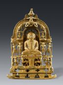 Jain-Altar. Gelbguss. Westindien, Gujarat/Rajasthan. Inschriftlich datiert 1471/72