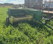 John Deere 327 Baler