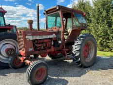 IH 1256 Tractor w/ Year-Round Cab