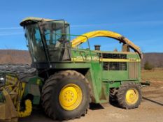 John Deere 6650 Harvester