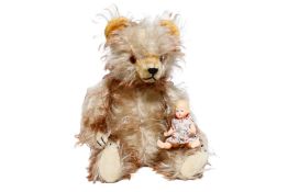 Schöner Teddy-Bär um 1940/50, langes gespitztes Mohair, lange Schnauze, lieber Gesichtsausdruck,