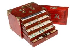 Chinesisches Mahjong Spieleset, uralt, Pung-Chow Company, Shanghai, in original Holzkästchen, mit