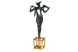 Salvador Dali, Surrealistischer Engel von Figueres, 1986, Bronze/patiniert, Gesamthöhe 56, mit