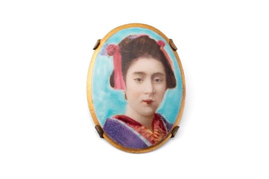 An early 20th century, hand painted miniature on porcelain of a lady in traditional Japanese - Image 1 of 3