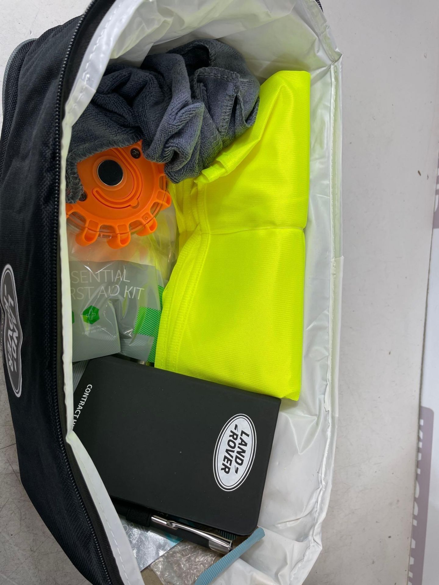 Land rover accessory bag - Image 3 of 4