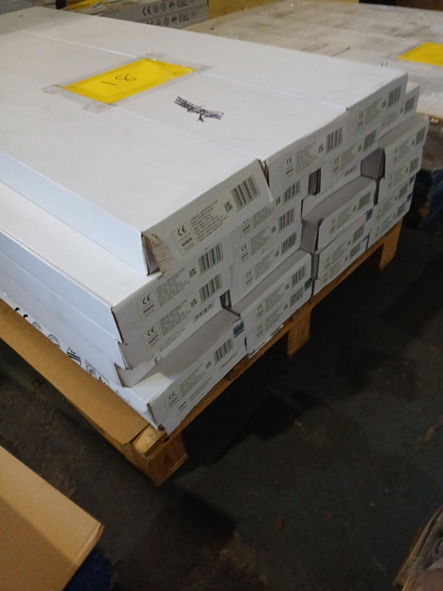 Grade B, 23 packs, LVT Click Plank, Mid brown - Image 3 of 4