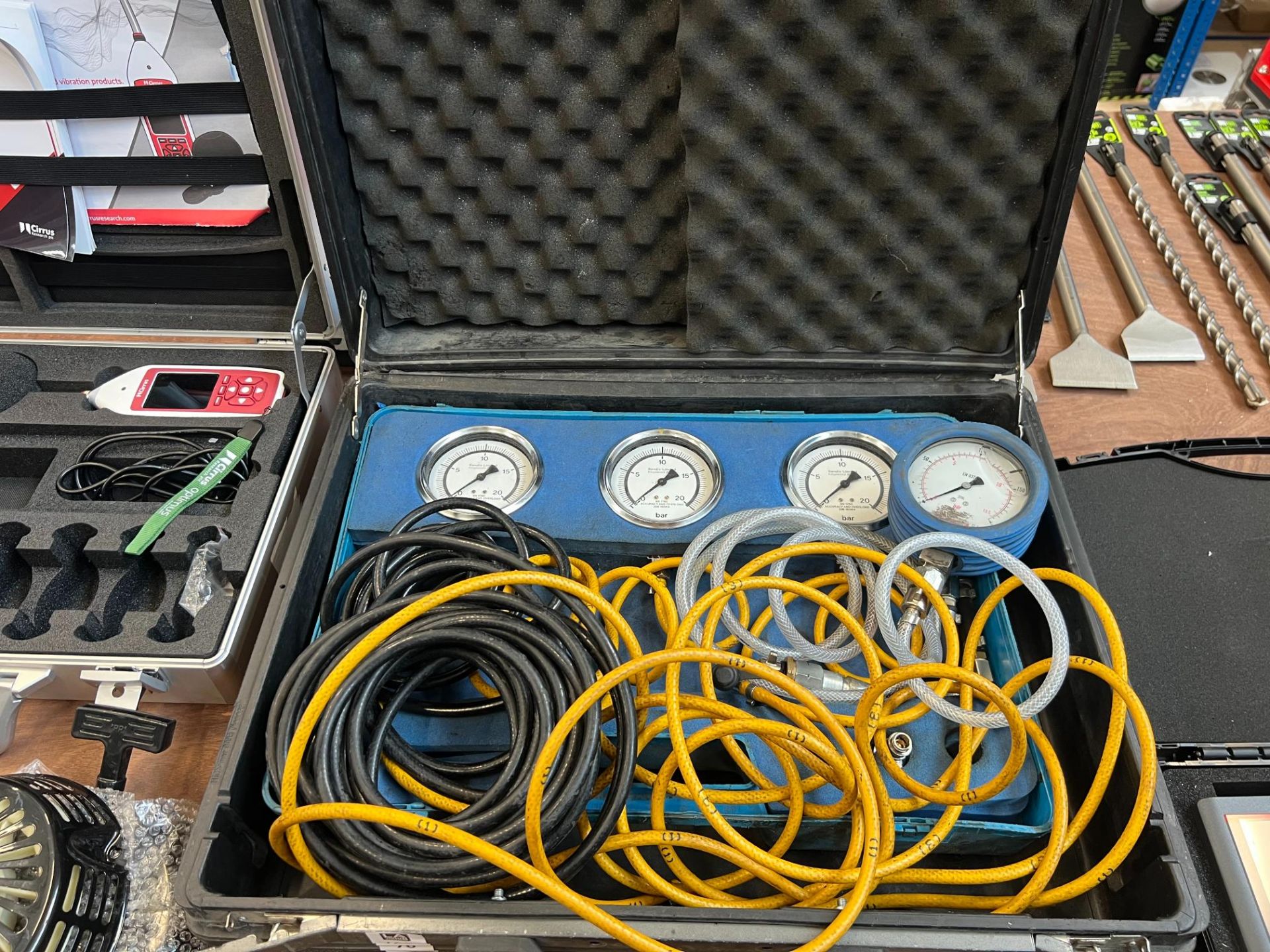 BENDIX LIMITED HYDRAULIC PRESSURE GAUGE TEST KIT IN CASE