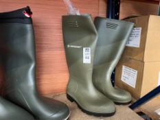 PAIR OF DUNLOP GREEN WELLIES - UK 4 (NEW)