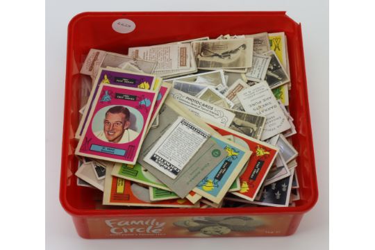 Sport - Cricket, plastic biscuit box containing a quantity of cards, cigarette & trade issues, sets,