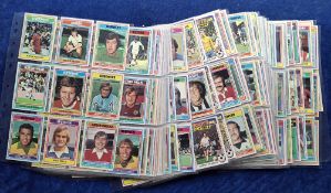 Trade cards, Topps Footballers 1975/76 blue / grey backs (set 330 cards) includes 3 unmarked