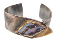 Armreif/Spange, SILBER 925/000, dekorative silberfarbene Flügelperle, seitlich ein Brillant ...