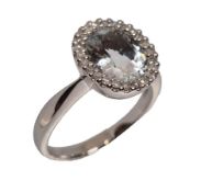 Entourage-Ring, WG 585/000, zentraler Aquamarin, ca. 2,3 ct (fac.), 24 Stck. 8/8-kant ...