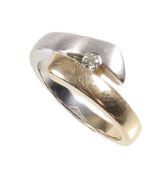 Ring, GG/WG 585/000, zentraler Brillant, ca. 0,09 ct w-si, RW ca. 56, total 6,0 g