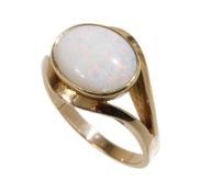 Ring, GG 585/000, Australischer Opal in vorwiegend roten, etwas grünen u. blauen Farbtönen, ...