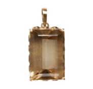 Anhänger, GG 750/000, Rauchquarz im Baguette-Schliff ca. 21,0 ct (13,8 x 20,2 mm), H = ca. 3,0 ...