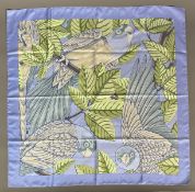 HERMES Paris. Carré en twill de soie modèle "Les perroquets".