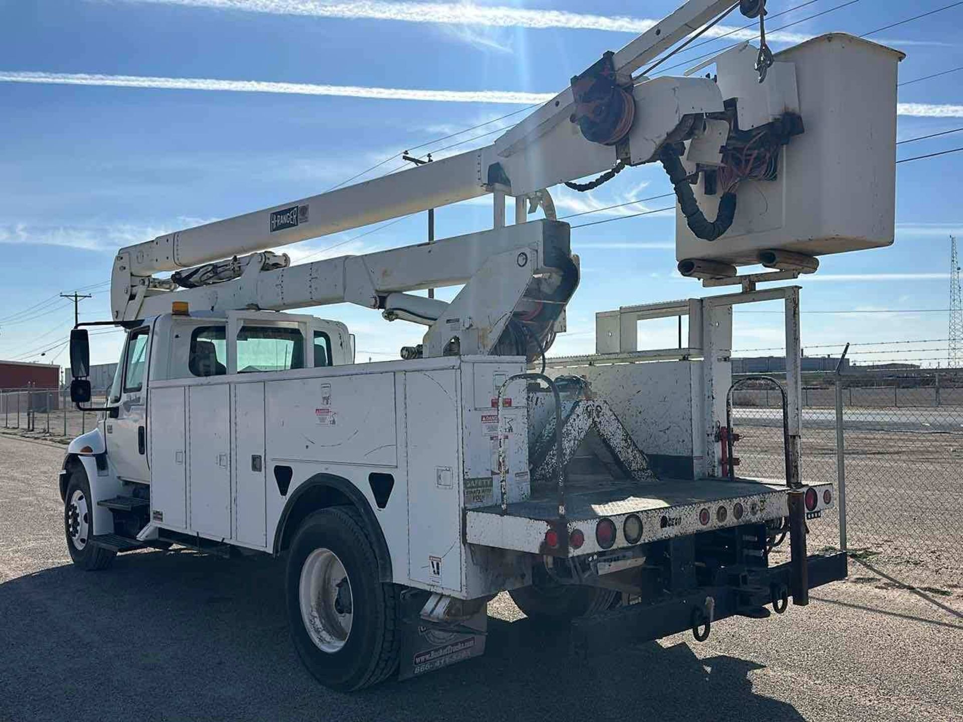 2002 INTERNATIONAL MA025 BUCKET TRUCK - Image 13 of 42