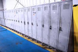 (22) METAL LOCKERS
