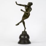 Claire Jeanne Robertine COLINET (1880-1950), sculpture en bronze Acrobate avec anneaux, signée Le Fl