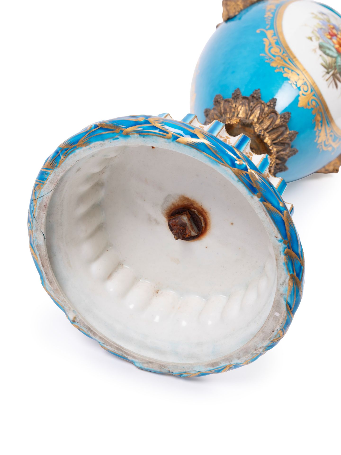 A ORMOLU MOUNTED PAIR OF PORCELAIN VASES, France, 19th century - Bild 3 aus 3