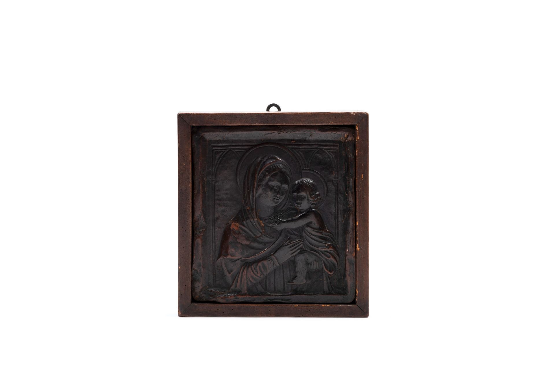 ANTIQUE PLAQUE DEPICTING THE MADONNA AND CHILD,
